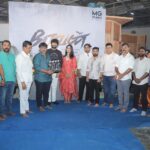 டாடா புகழ் இயக்குநர் கணேஷ் K பாபு திரைக்கதையில் உருவாகும் புதிய திரைப்படம் “ரேவன்” MG STUDIOS தயாரிப்பில், இயக்குநர் கணேஷ் K பாபு திரைக்கதையில் உருவாகும் “ரேவன்” படத்தின் படப்பிடிப்பு பூஜையுடன் இனிதே துவங்கியது !! MG STUDIOS சார்பில் தயாரிப்பாளர் APV. மாறன் உடன் இணைந்து டாடா புகழ் இயக்குநர் கணேஷ் K பாபு, திரைக்கதை எழுதி தயாரிக்க, இயக்குநர் கல்யாண் K ஜெகன் இயக்கத்தில், அறிமுக நடிகர் அஜய் கார்த்தி நடிப்பில் உருவாகும் “ரேவன்”.